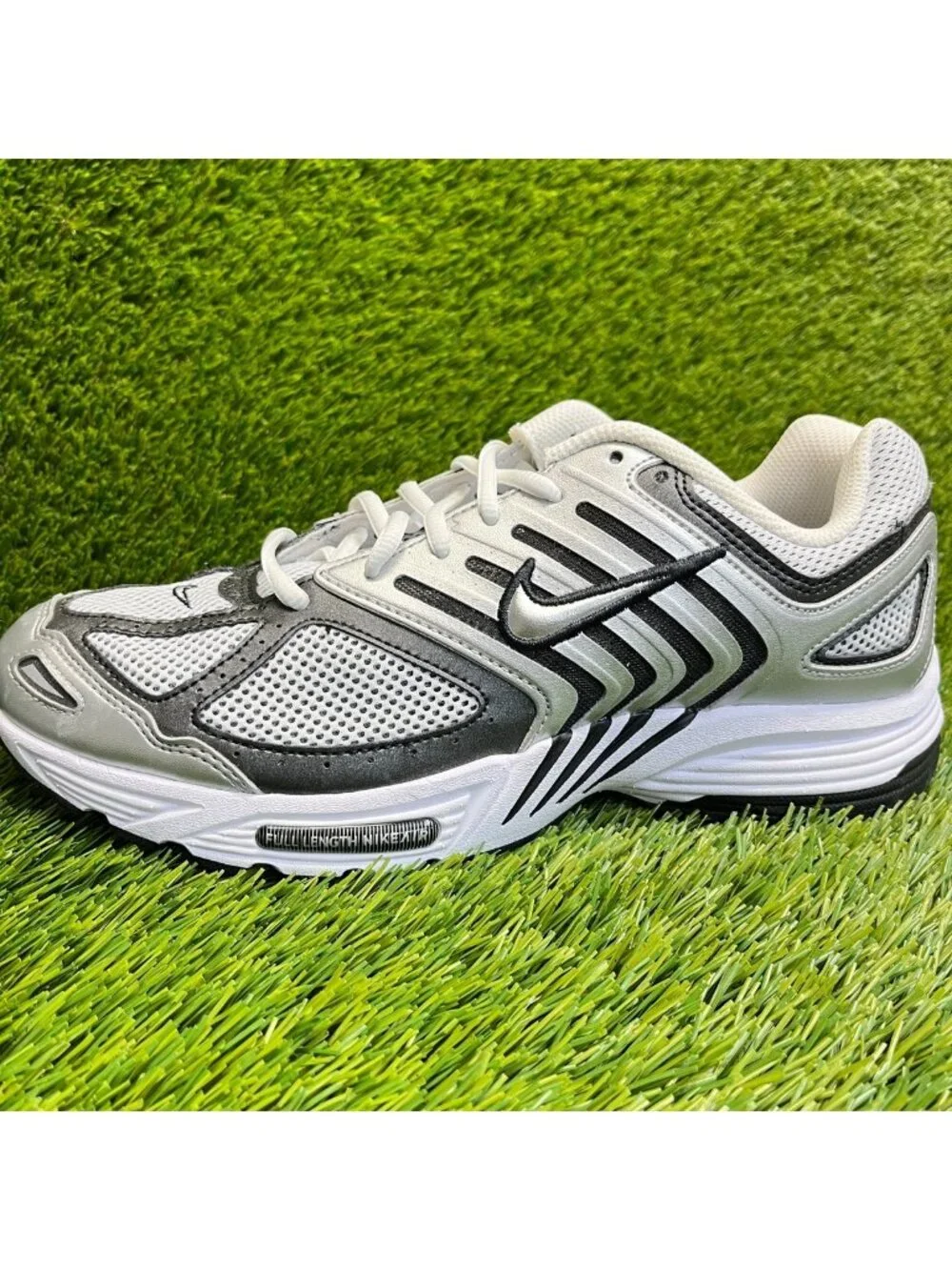 Nike Air Pegasus 2005 Mens Size 9 White Black Silver Running Shoes Sneakers